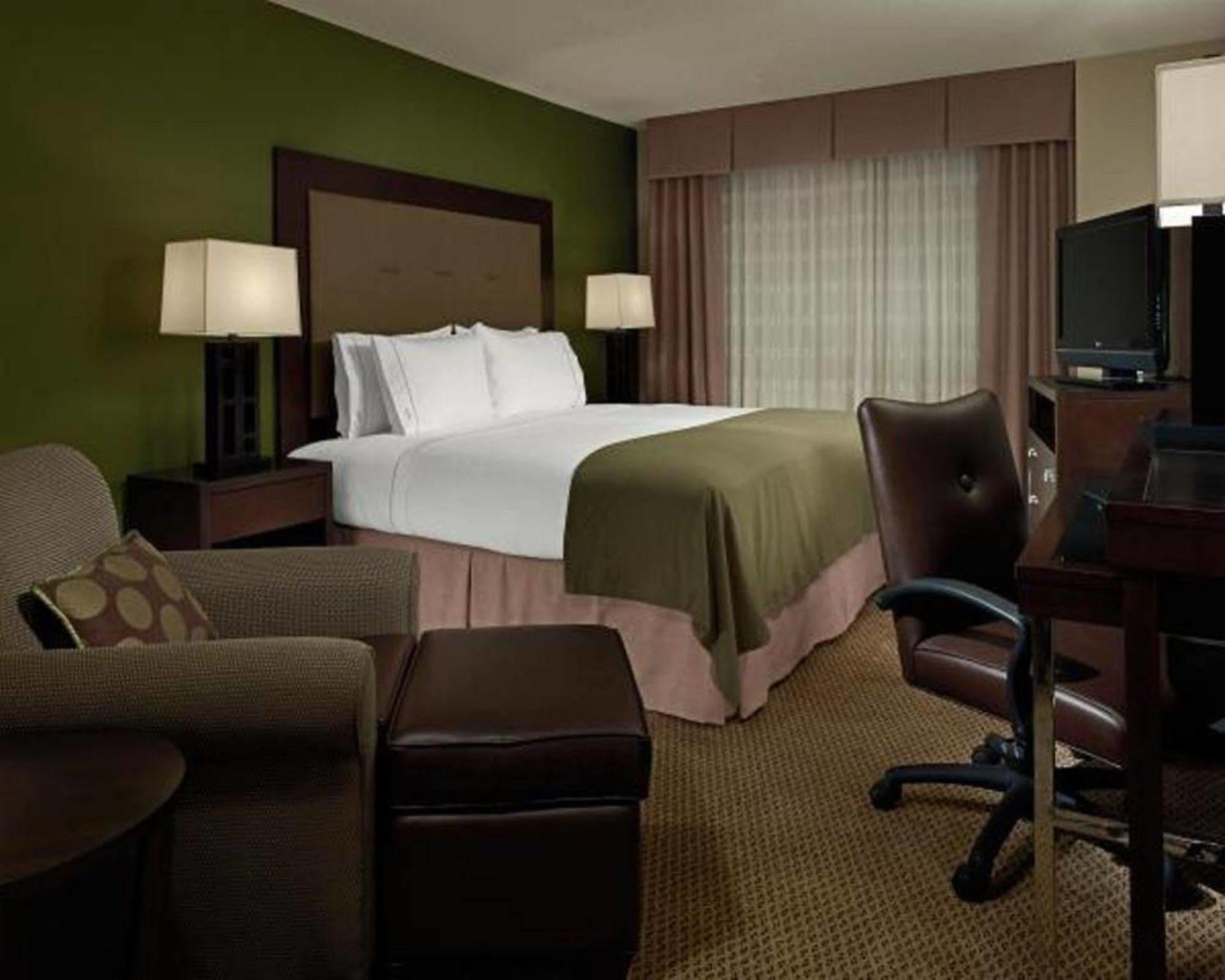 Holiday Inn Express & Suites Sweetwater By Ihg Exterior photo